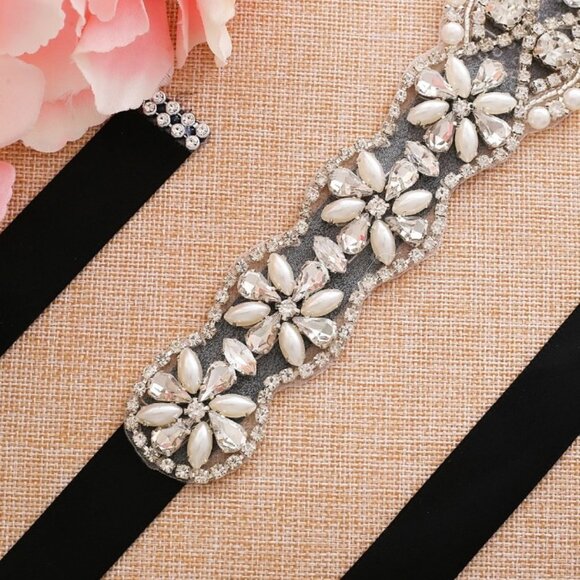 Wedding dress sash satin bow crystals sparkly elegant brand new great condition - Picture 3 of 14